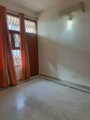 Room in 2 BHK Builder Floor at Ardee City, Sector 52 – for Rent