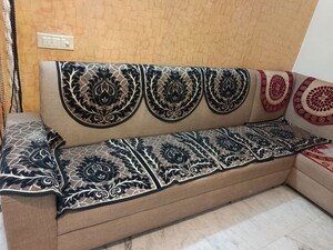 Living Room in 2 BHK Builder Floor at Ardee City, Sector 52 – for Rent