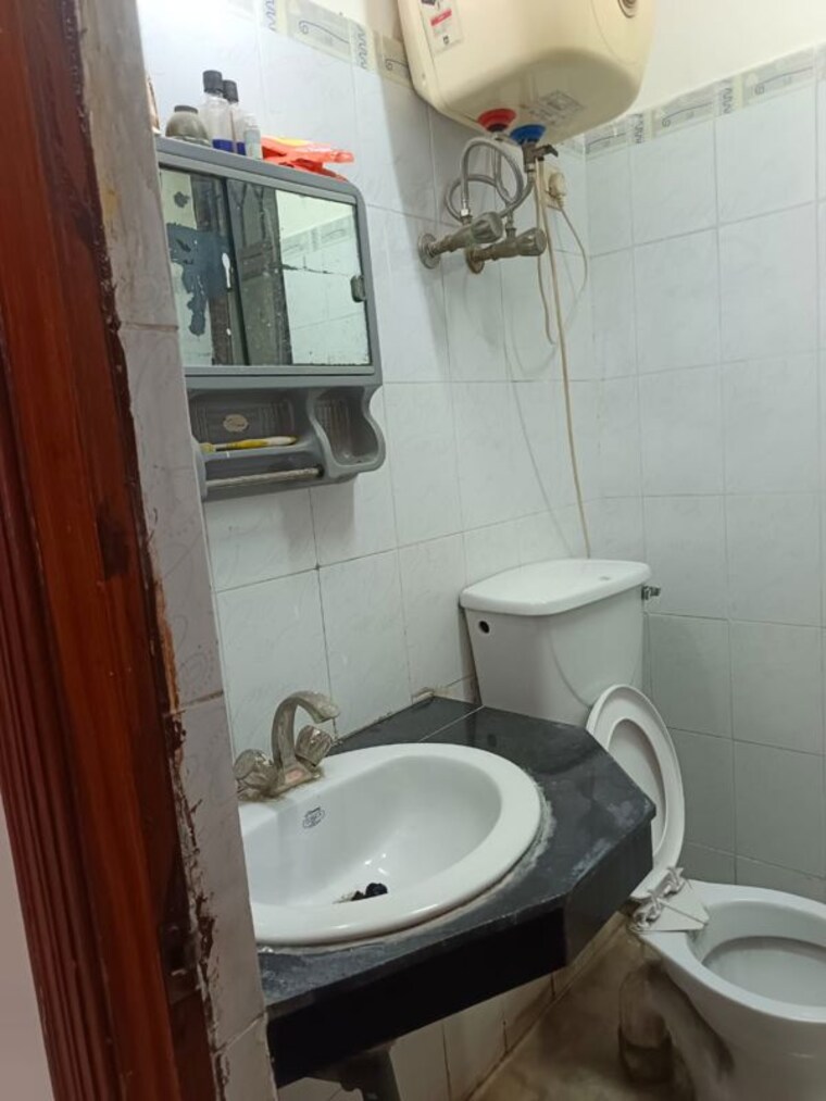 Bathroom, ardee-city 2 Bedroom 1200 Sq.Ft. Builder Floor In Sector 52 Gurgaon 10591866