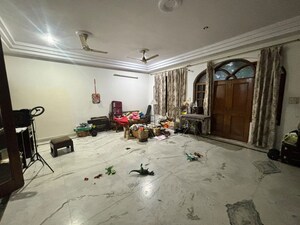 Parking in 2.5 BHK Builder Floor at Sector 21c – for Rent