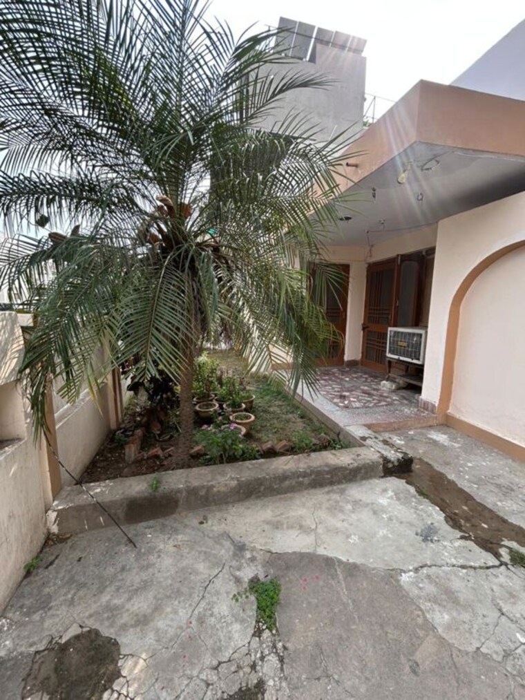 Balcony, aliganj 2 Bedroom 2100 Sq.Ft. Independent House In Aliganj Lucknow 10591885