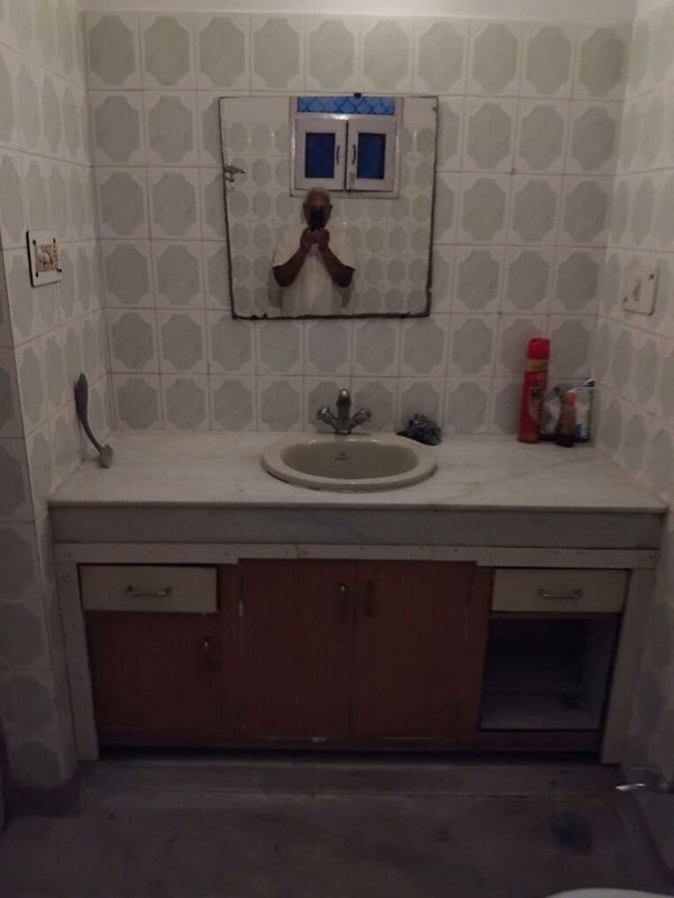 Bathroom, sector 23 3 Bedroom 262 Sq.Yd. Builder Floor In Sector 23 Gurgaon 10591912