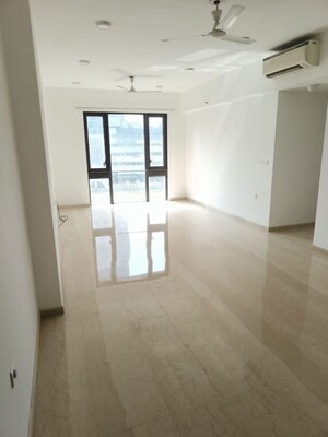 Room in 3 BHK Apartment at Lodha The Park, Worli – for Rent