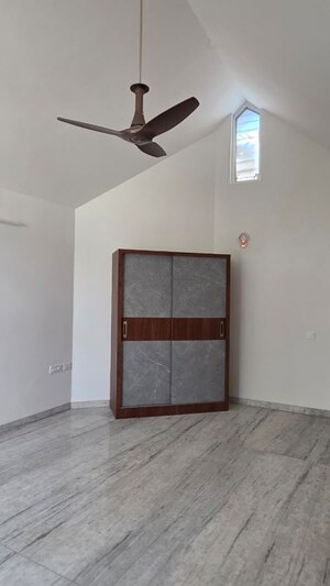 Room in 4 BHK Apartment at Manipal Vista, Vasanth Nagar – for Rent