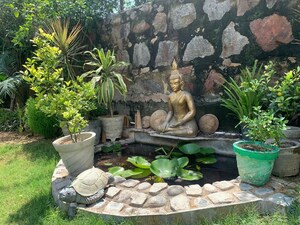 6 BHK Independent House – Garden View at Chattarpur - for Sale