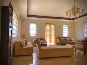 Living Room in 6 BHK Independent House at Chattarpur – for Sale