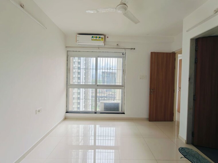 Room, godrej-emerald-vista 1.5 Bedroom 512 Sq.Ft. Apartment In Ghodbunder Road Thane 10592030