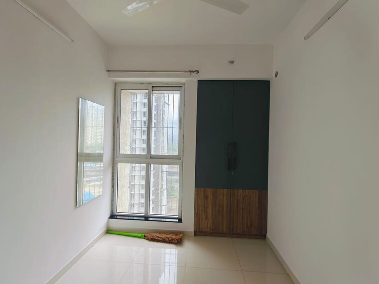 Room, godrej-emerald-vista 1.5 Bedroom 512 Sq.Ft. Apartment In Ghodbunder Road Thane 10592030