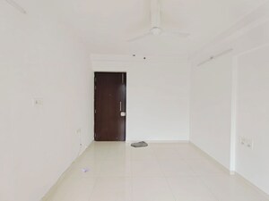 Room in 1.5 BHK Apartment at Godrej Emerald Vista, Ghodbunder Road – for Rent