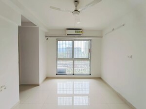 Room in 1.5 BHK Apartment at Godrej Emerald Vista, Ghodbunder Road – for Rent