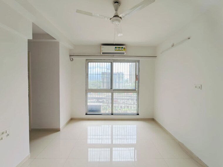 Room, godrej-emerald-vista 1.5 Bedroom 512 Sq.Ft. Apartment In Ghodbunder Road Thane 10592030