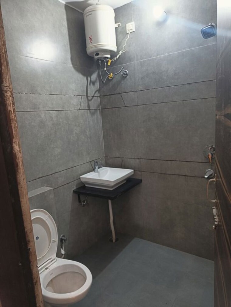 Bathroom, sunshine-enclave 3 Bedroom 1200 Sq.Ft. Apartment In Vip Road Zirakpur 10592056