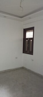 3 BHK + Servant Room 1450 Sq.Ft. Builder Floor in Gaur City 2