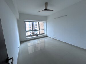 Room in 2 BHK Apartment at DB Woods, Goregaon East – for Rent