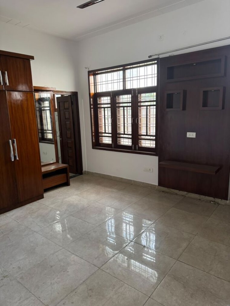 Room, sahastradhara road 3 Bedroom 3000 Sq.Ft. Independent House In Sahastradhara Road Dehradun 10592086