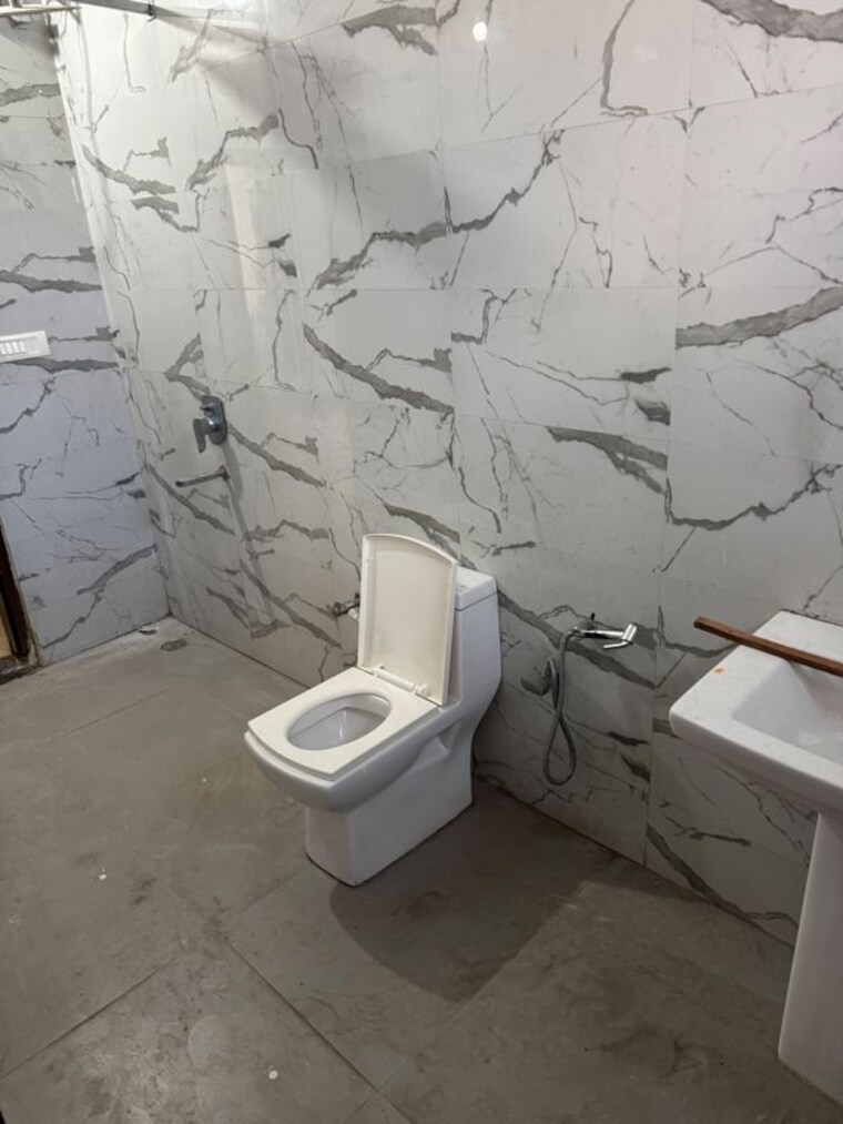 Bathroom, sahastradhara road 3 Bedroom 3000 Sq.Ft. Independent House In Sahastradhara Road Dehradun 10592086