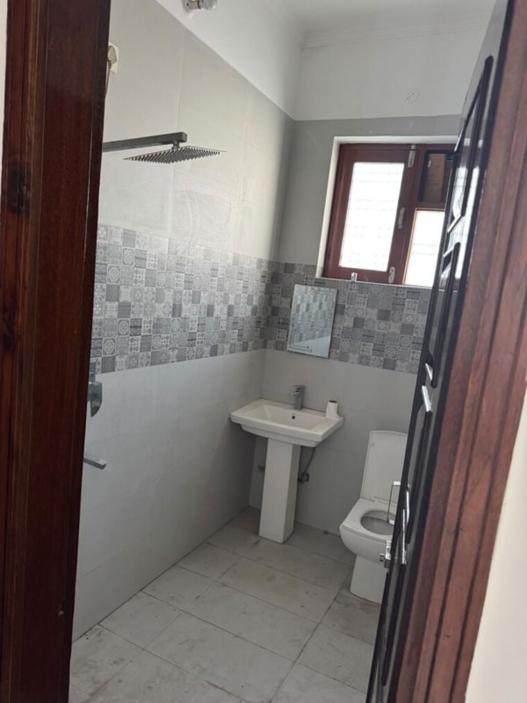 Bathroom, sahastradhara road 3 Bedroom 3000 Sq.Ft. Independent House In Sahastradhara Road Dehradun 10592086