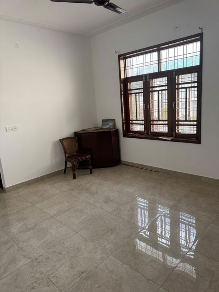 Room, sahastradhara road 3 Bedroom 3000 Sq.Ft. Independent House In Sahastradhara Road Dehradun 10592086