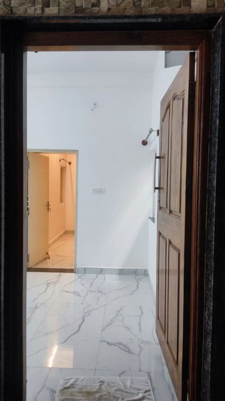 Bathroom, hbr layout 2 Bedroom 1000 Sq.Ft. Builder Floor In Hbr Layout Bangalore 10592039
