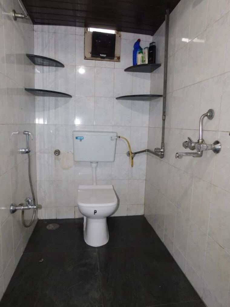 Bathroom, kopar khairane Pg For Boys In Kopar Khairane 10592092