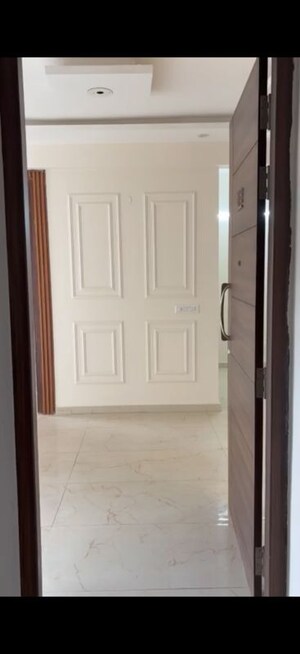 Building Lobby in 3.5 BHK Apartment at Smart World Gems, Sector 89 – for Rent