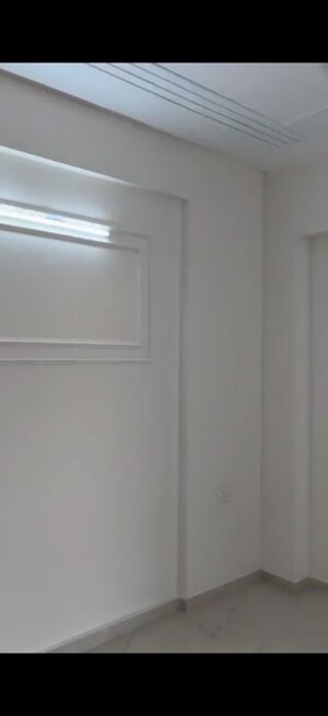 Room in 3.5 BHK Apartment at Smart World Gems, Sector 89 – for Rent