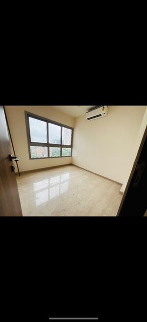 Room in 2 BHK Apartment at Hiranandani Mayflower, Ghodbunder Road – for Rent