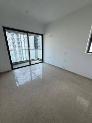 Room in 2 BHK Apartment at Kalpataru Parkcity, Kolshet Road – for Sale
