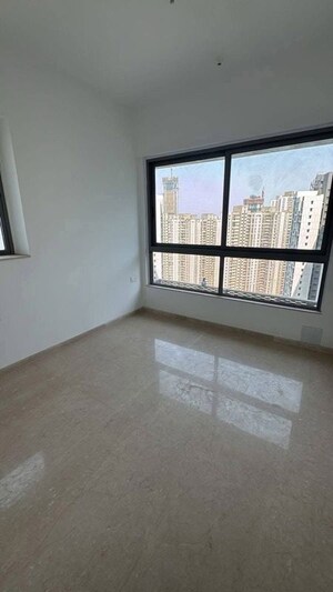 Room in 2 BHK Apartment at Kalpataru Parkcity, Kolshet Road – for Sale