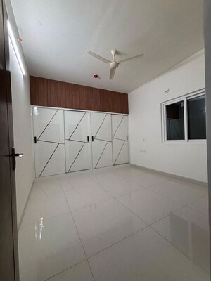 Room in 3 BHK Apartment at Honer Aquantis, Gopanpally – for Rent
