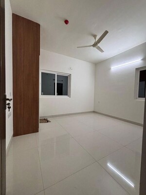 Room in 3 BHK Apartment at Honer Aquantis, Gopanpally – for Rent
