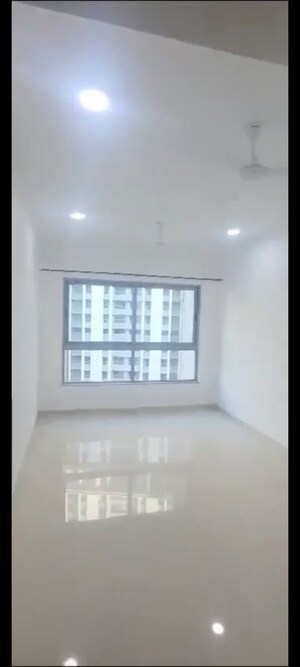 Room in 2 BHK Apartment at Kalpataru Immensa, Kolshet Road – for Rent