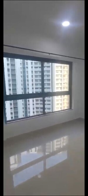 Room in 2 BHK Apartment at Kalpataru Immensa, Kolshet Road – for Rent