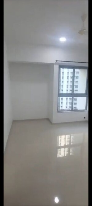 Room in 2 BHK Apartment at Kalpataru Immensa, Kolshet Road – for Rent