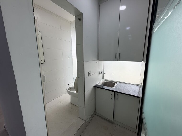 Bathroom, netaji subhash place Commercial Office Space 1152 Sq.Ft. In Netaji Subhash Place Delhi 10592274