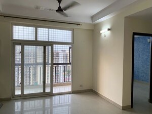 Room in 2.5 BHK Apartment at Supertech Cape Town, Sector 74 – for Rent