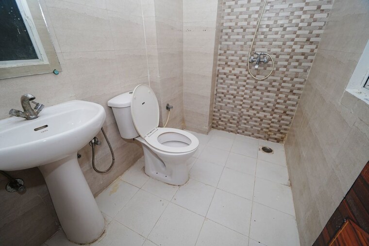 Bathroom, supertech-crown-town 2 Bedroom 930 Sq.Ft. Apartment In Sector 74 Noida 10592310