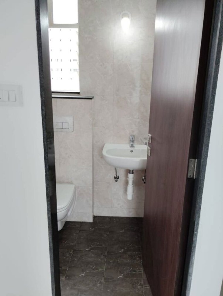 Bathroom, wakad 2 Bedroom 870 Sq.Ft. Apartment In Wakad Pune 10592318