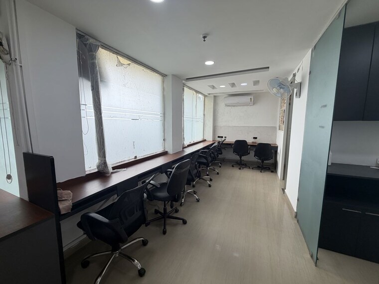 Team Area, netaji subhash place Commercial Office Space 1180 Sq.Ft. In Netaji Subhash Place Delhi 10592311