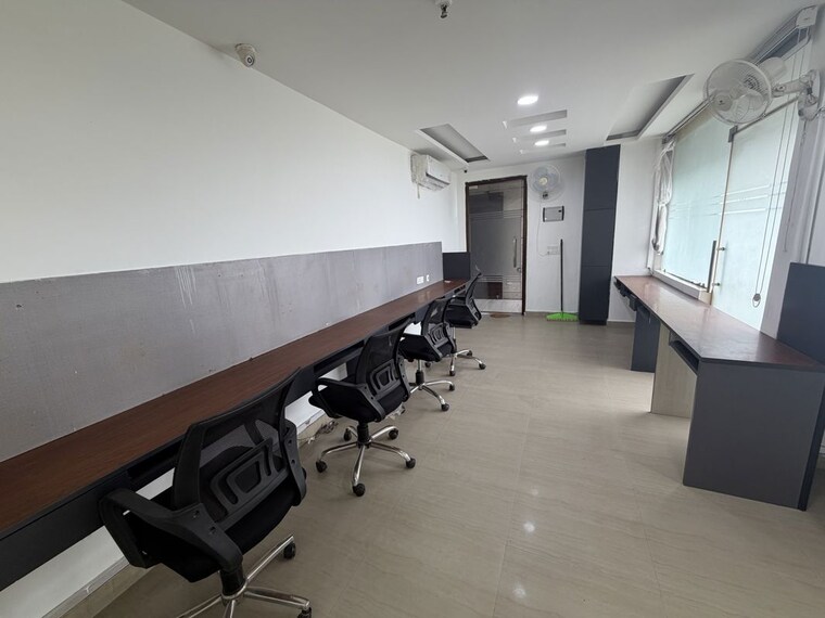 Gym, netaji subhash place Commercial Office Space 1180 Sq.Ft. In Netaji Subhash Place Delhi 10592311