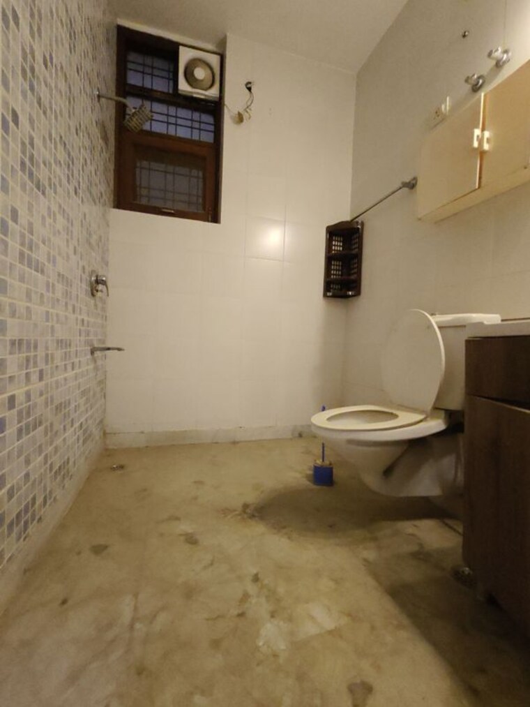 Bathroom, whispering-meadows 3 Bedroom 1610 Sq.Ft. Builder Floor In Sector 43 Gurgaon 10592354