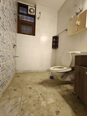 Bathroom in 3 BHK Builder Floor at Whispering Meadows, Sector 43 – for Rent
