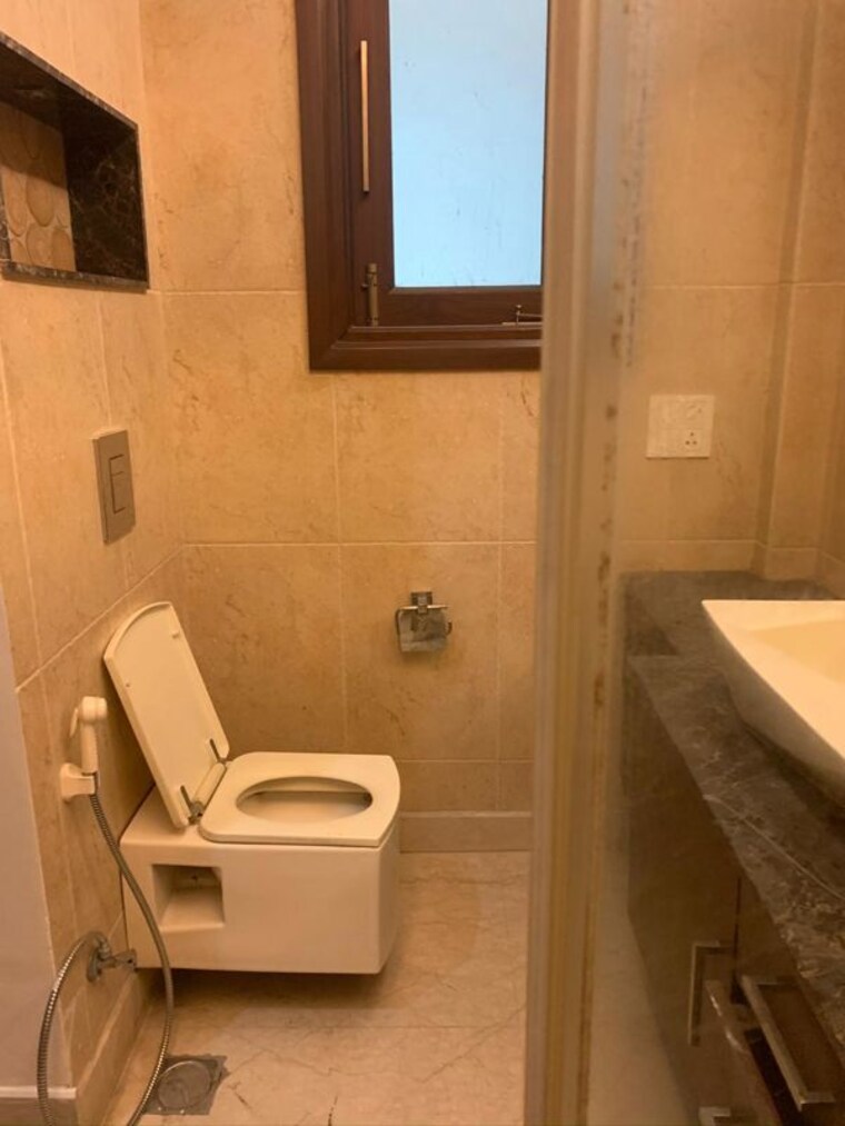 Bathroom, greater kailash i 2 Bedroom 1000 Sq.Ft. Builder Floor In Greater Kailash I Delhi 10592348