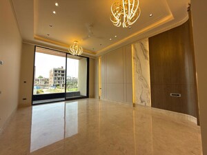 Room in 4 BHK Builder Floor at Nirvana Country – for Sale