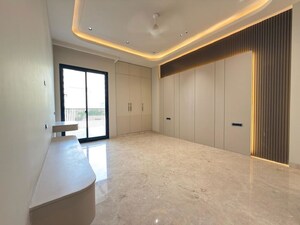 Room in 4 BHK Builder Floor at Nirvana Country – for Sale