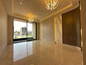 Room in 4 BHK Builder Floor at Nirvana Country – for Sale