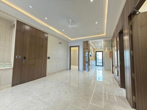 Room in 4 BHK Builder Floor at Nirvana Country – for Sale