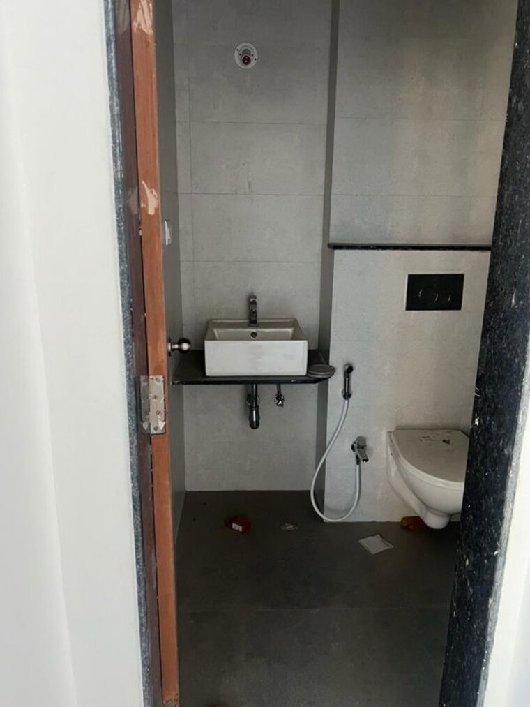 Bathroom, shreeji-atlantis 2 Bedroom 920 Sq.Ft. Apartment In Malad West Mumbai 10592375