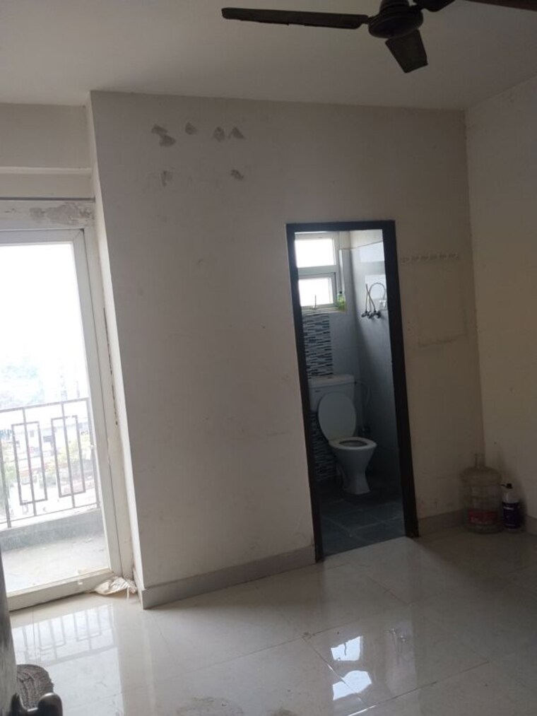 Room, signature-global-the-roselia 2 Bedroom 600 Sq.Ft. Apartment In Sector 95a Gurgaon 10592372