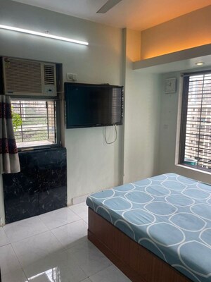 Bedroom in 2 BHK Apartment at Globe Heights, Goregaon East – for Rent
